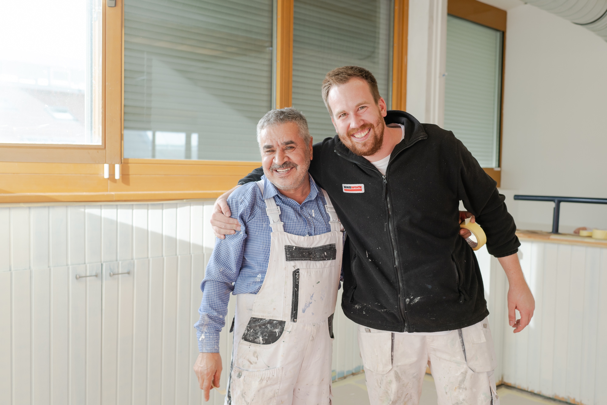 Mitarbeiter aus der Renovierung mit Ausbildner Malerei ©wienwork/Luiza Puiu Mitarbeiter aus der Renovierung mit Ausbildner Malerei ©wienwork/Luiza Puiu