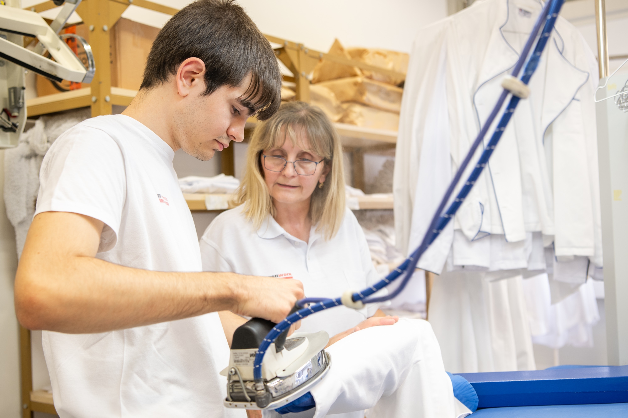 Ausbildung Textilreinigung Arbeitssituation ©wienwork/Luiza Puiu Ausbildung Textilreinigung Arbeitssituation ©wienwork/Luiza Puiu