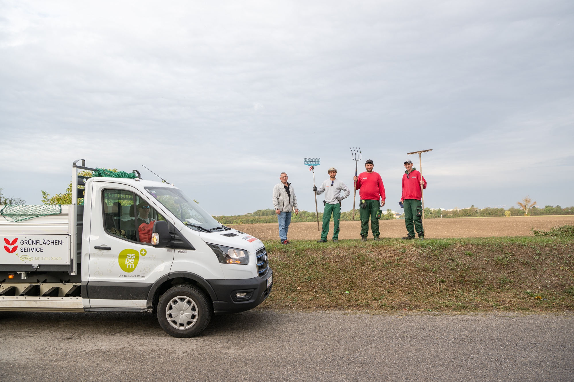 Mitarbeiter des Teams Grünflächen-Service ©wienwork/Luiza Puiu Mitarbeiter des Teams Grünflächen-Service ©wienwork/Luiza Puiu