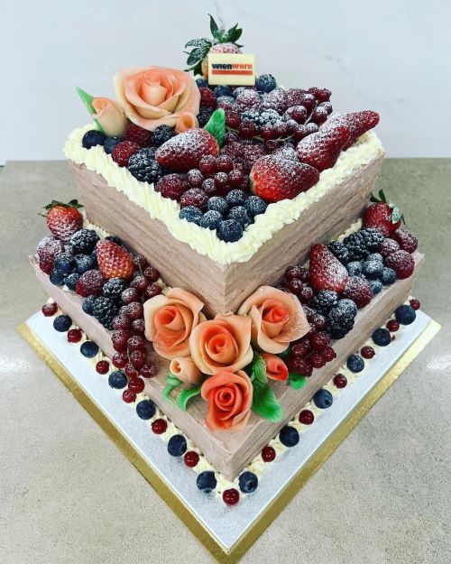 Doppelstöckige Hochzeitstorte © wienwork Doppelstöckige Hochzeitstorte © wienwork