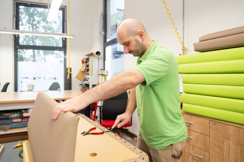 Möbeltapzieren © wienwork/Luiza Puiu Möbeltapzieren © wienwork/Luiza Puiu