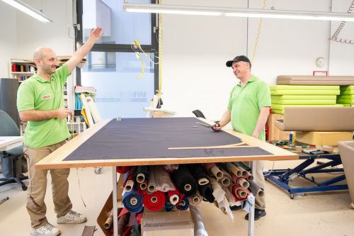 Möbeltapzieren - Zuschneidetisch © wienwork/Luiza Puiu Möbeltapzieren - Zuschneidetisch © wienwork/Luiza Puiu