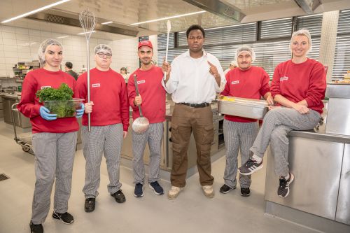 Gruppe Arbeitstraining Gastronomie © wienwork/Luiza Puiu Gruppe Arbeitstraining Gastronomie © wienwork/Luiza Puiu